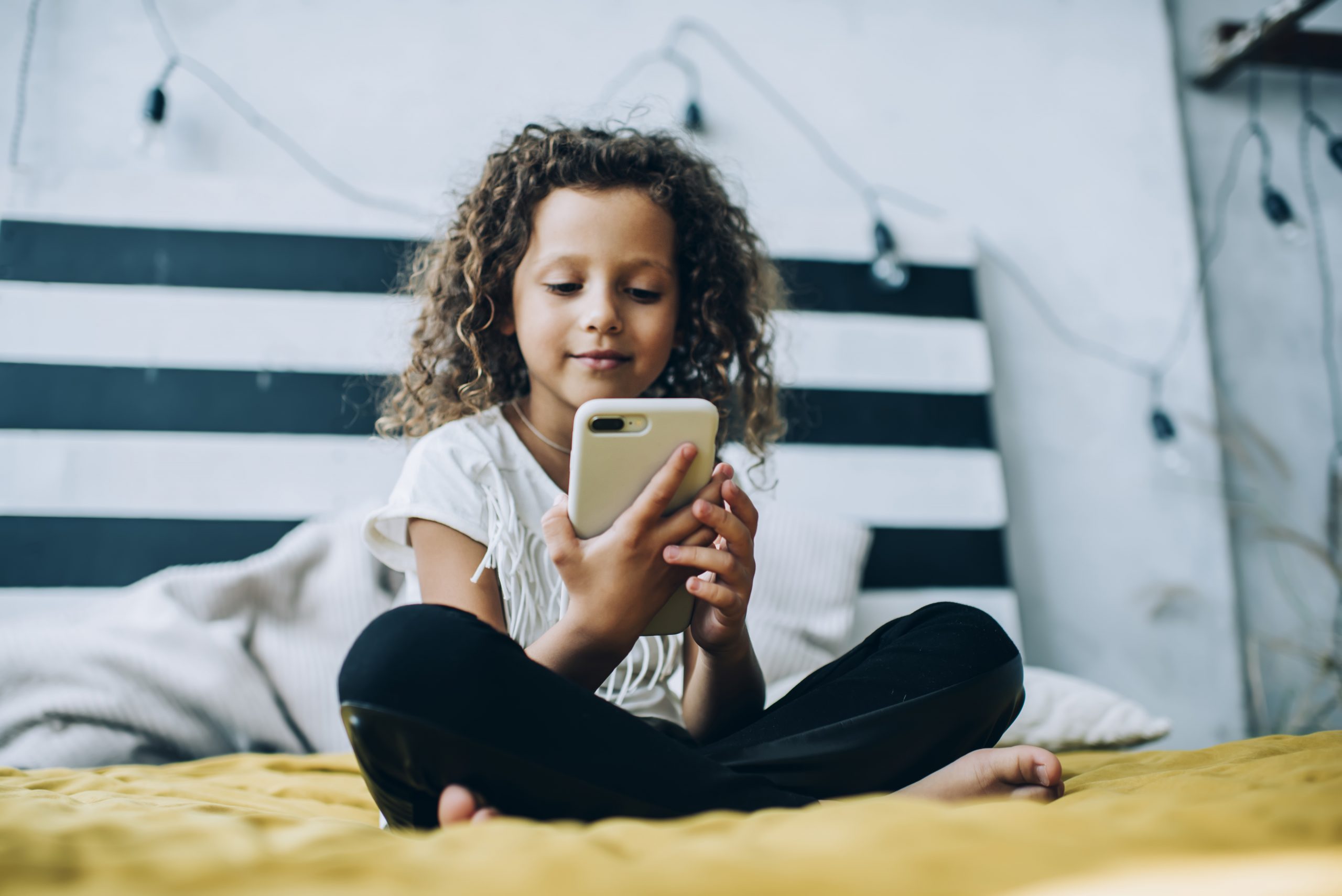 when should kids have a phone