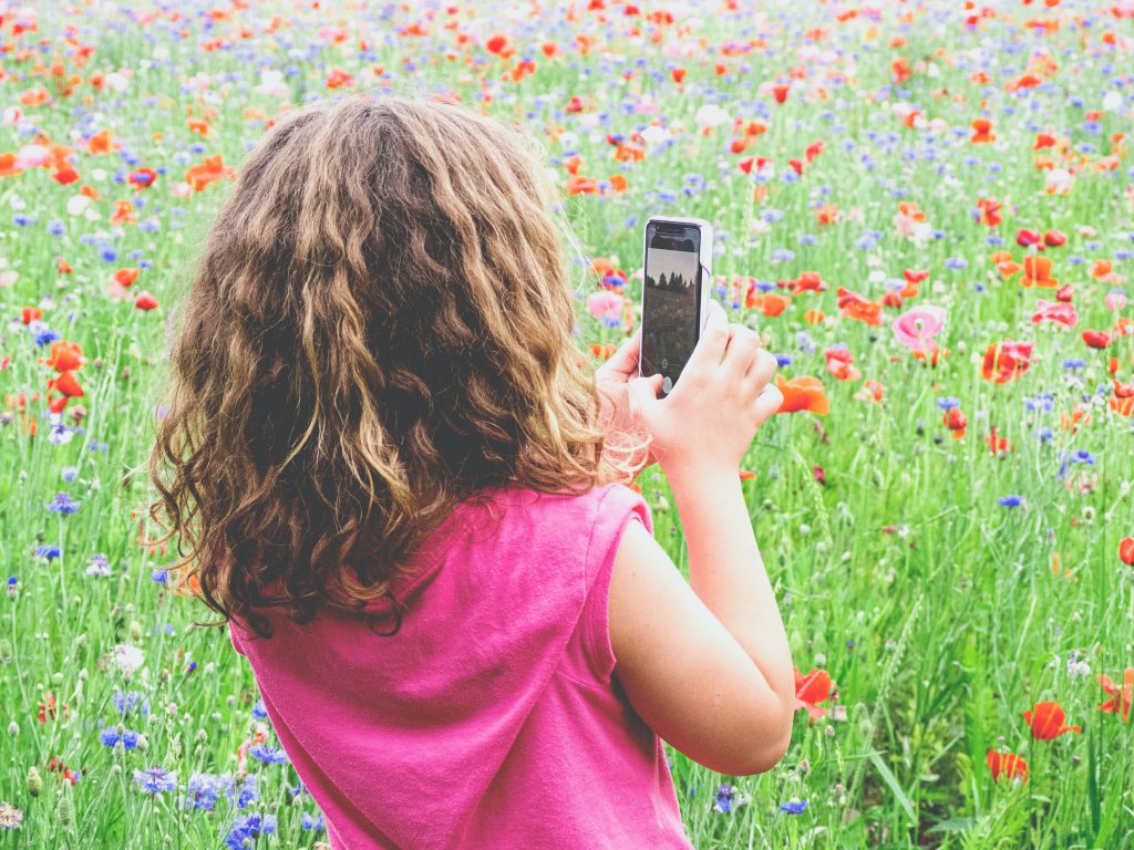 5 Reasons Your Kid Should Have a Cell Phone