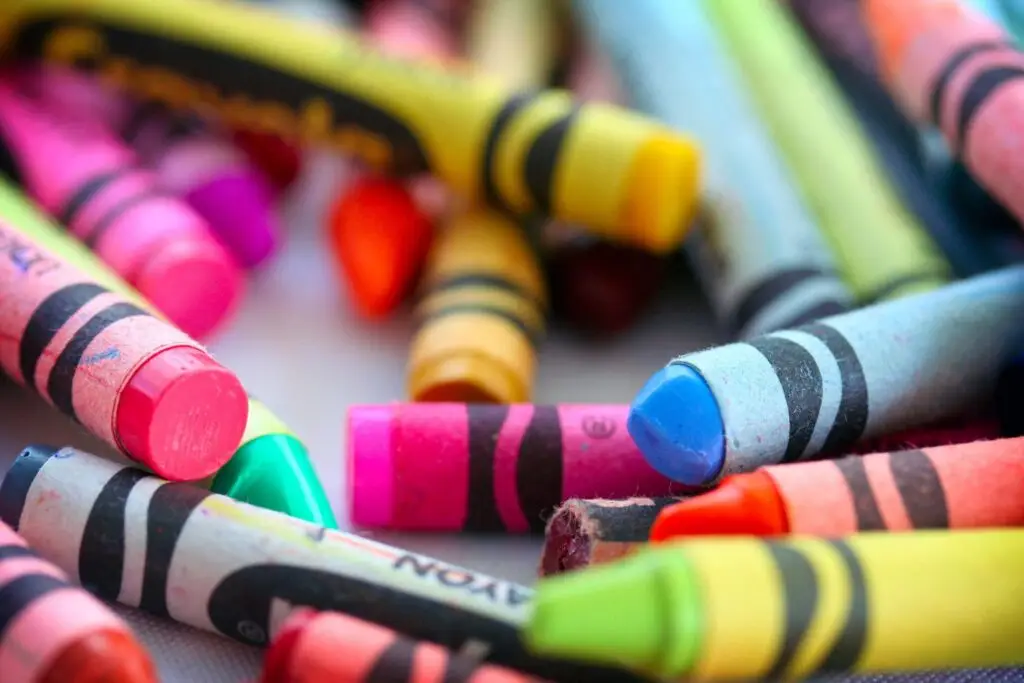 a close up of a pile of colorful crayons