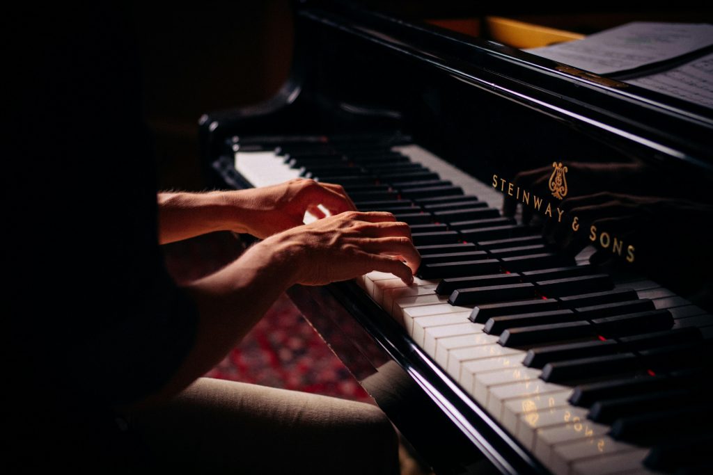benefits of playing piano